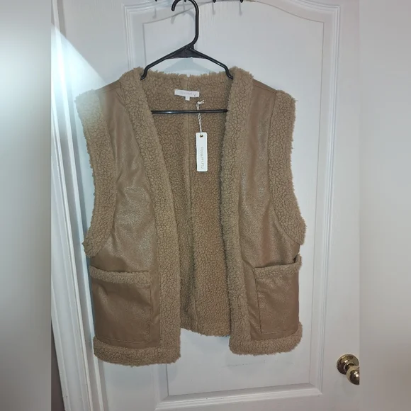 NWT /Olivaceous Tan Vest Open Front Design/ SMALL - Picture 4 of 12